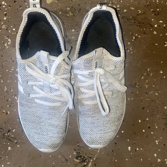 Women’s adidas sneakers size 8 - Picture 2 of 5